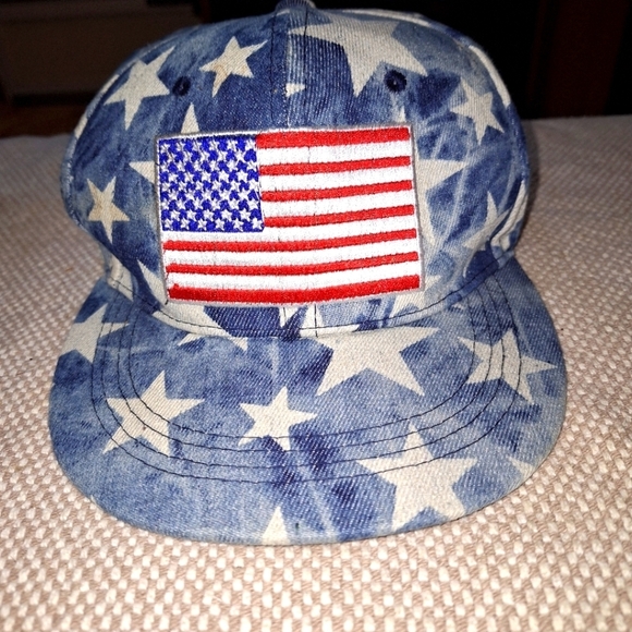 An American Flag snap back hat Lucky 7 Brand. - Picture 1 of 3